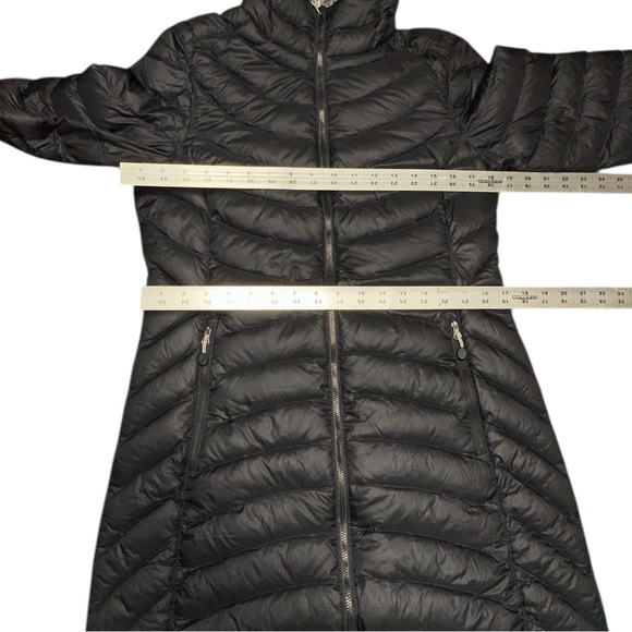 L.L. BEAN ~ Women’s Ultralight 850 Down 3/4-Length Black Hooded Puffer Coat ~ XS - Picture 13 of 15